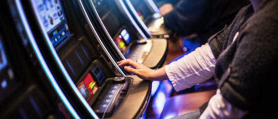 නොමිලේ Spins Bonuses ලබා දෙන Top Slot Games